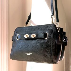 🤩 💓Coach small leather bag with turn locks and ghw